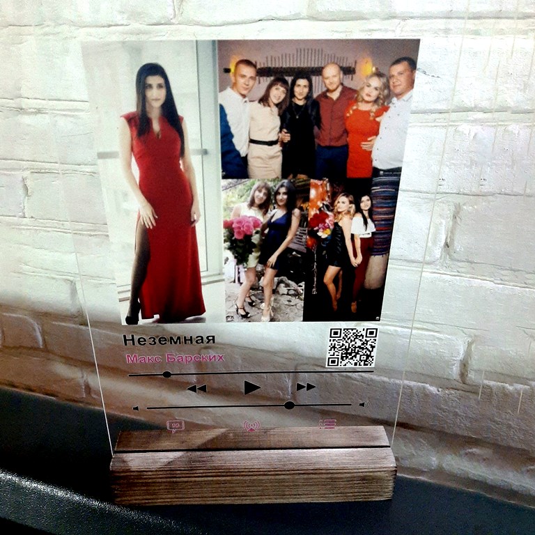 Пам'ятний постер з дерев'янною підставкою